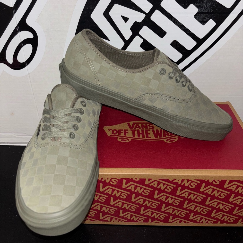 Vans Authentic sz 9.5 Men’s 11.0 Women’s - Picture 2 of 12